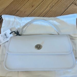 Coach OG trunk Clutch in Chalk